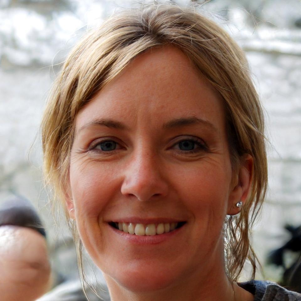 Portrait professionnel d'Amélie Rousseau, analyste financière senior